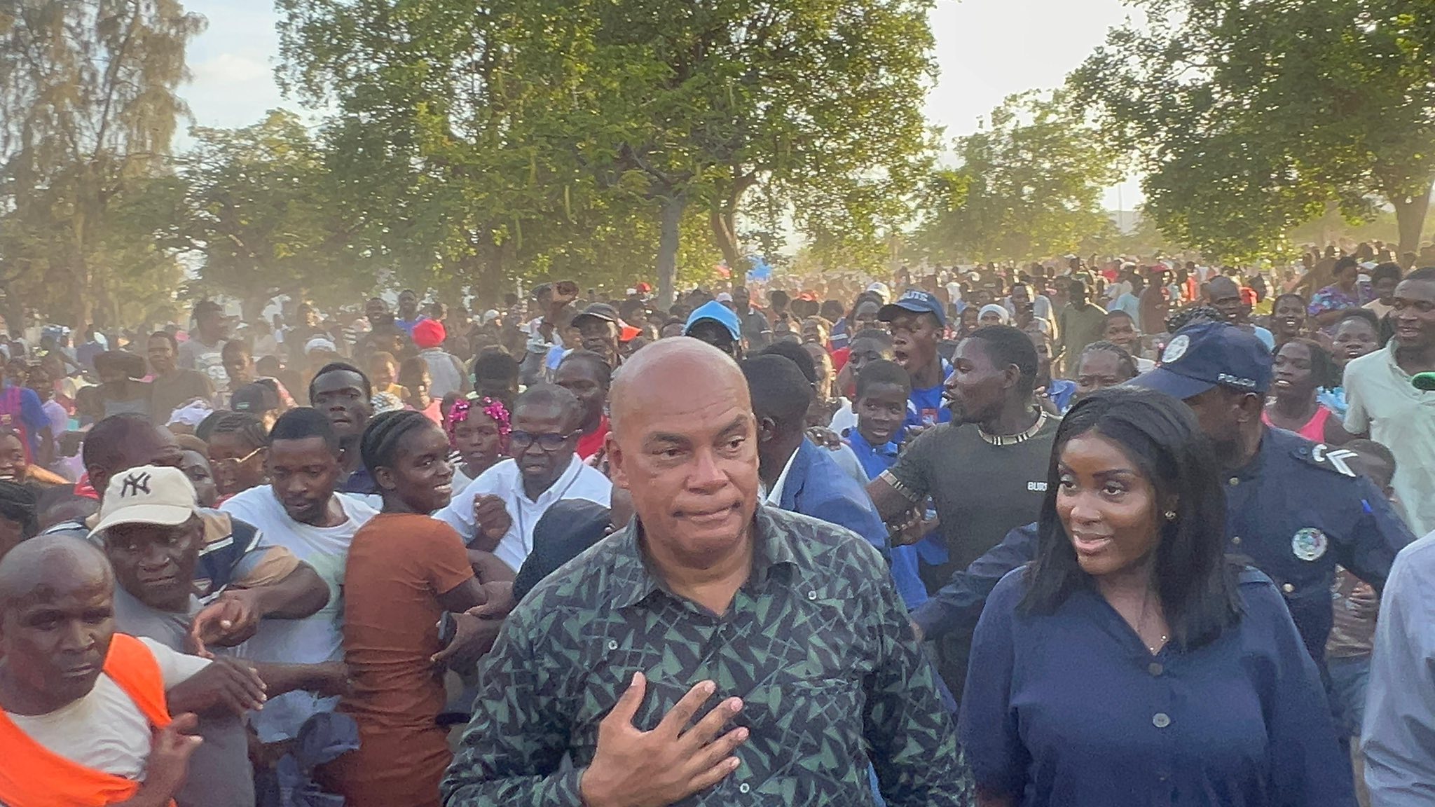 Adalberto Costa Júnior em Benguela: O Abraço que Aquece a Alma no Rastro das Cheias