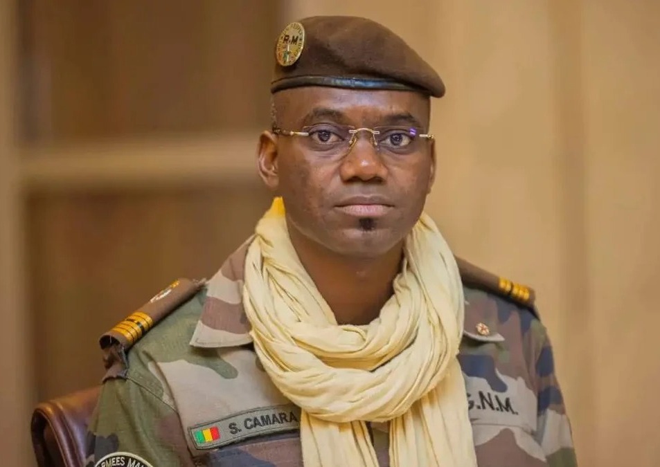 Soldados do exército do Mali em operação militar após ataques jihadistas em Bamako que resultaram na morte do ministro da Defesa.