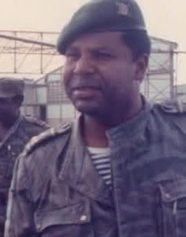 GENERAL HIGINO CARNEIRO: O Herói Vivo e Estrategista que Moldou a Paz e a Democracia em Angola