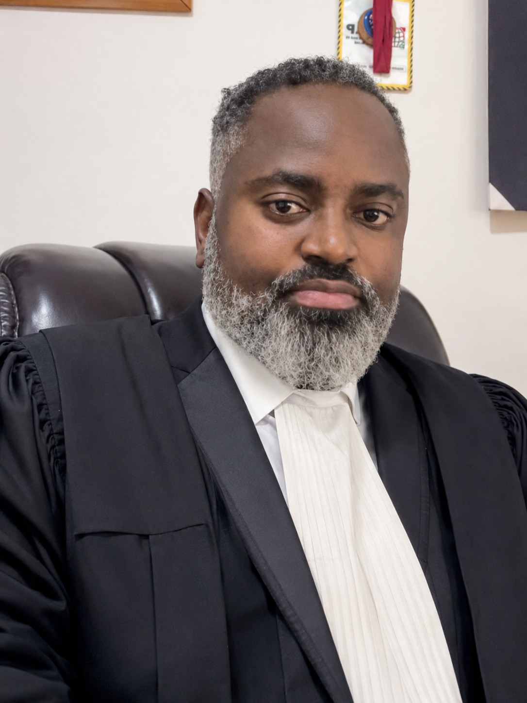 Advogado Edson Lionjanga: Uma Voz de Referência na Defesa dos Direitos dos Cidadãos em Angola