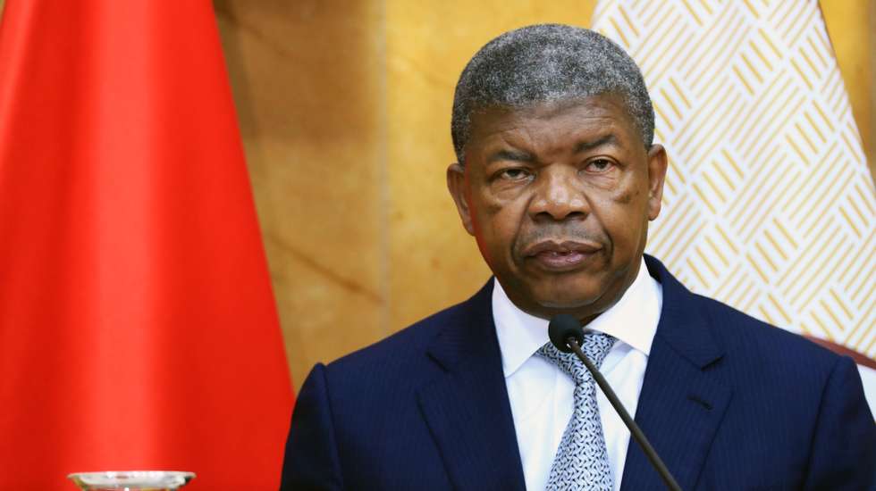 O PRESIDENTE NÃO CONFIA NOS HOSPITAIS QUE ESTÁ CONSTRUIR E FOI TRATAR-SE NO EXTERIOR