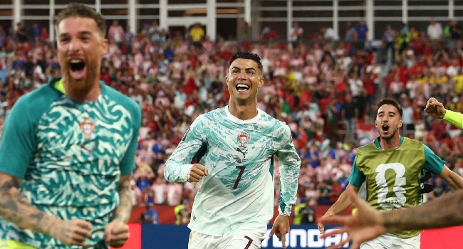 Portugal de Cristiano Ronaldo avança após polêmica com o VAR e prepara confronto com a Espanha • Canais Televisão