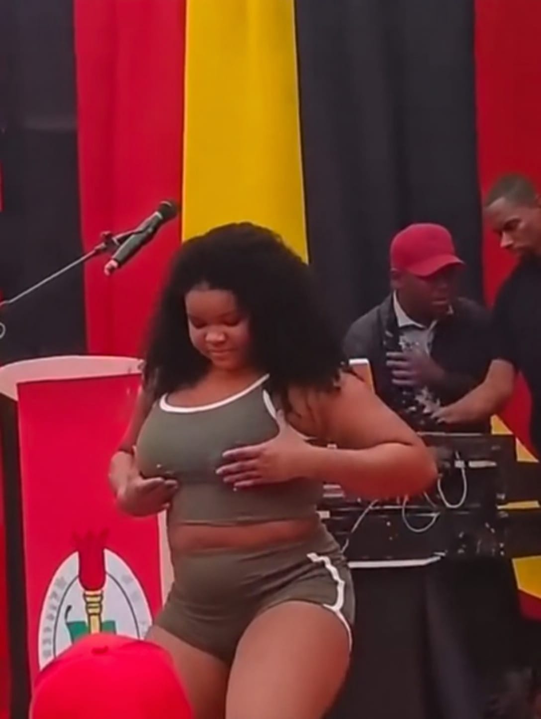 MPLA por falta de poltica credivel agora esta usar mulheres sexis um desreito pela dignidade das Mulheres