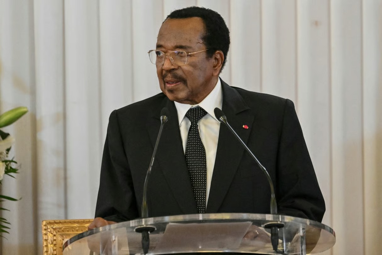 Camarões: Presidente ,Paul Biya com 93 anos de Idade reúne a família na Suíça durante estadia médica em Genebra