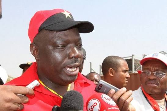 BENTO KANGAMBA É UM CÃO DE CAÇA DO MPLA E ELE NÃO SABE QUEM É O MPLA ELE LADRA ATOA É UM MISERÁVEL AUTOMATA